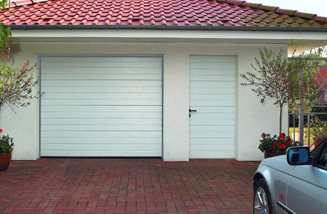 Enokrilna garazna vrata za dom