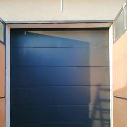 Sekcijska dvižna garažna vrata Hanus Premium | Antracit - RAL 7016 - Gladek panel