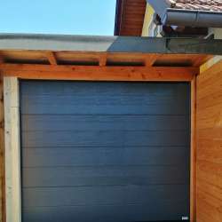 Sekcijska dvižna garažna vrata Hanus Premium | Antracit - RAL 7016 - Woodgrain