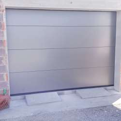 Sekcijska dvižna garažna vrata Hanus Premium | Barva po RAL-u 