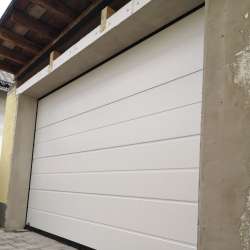 Sekcijska dvižna garažna vrata Hanus Premium | Bela - RAL 9010 - Techanusflex
