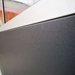 Sekcijska dvižna garažna vrata Hanus Premium | DB703 - Gladek panel 
