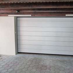 Sekcijska dvižna garažna vrata Hanus Premium | Srebrna - RAL 9006 - Techanusflex