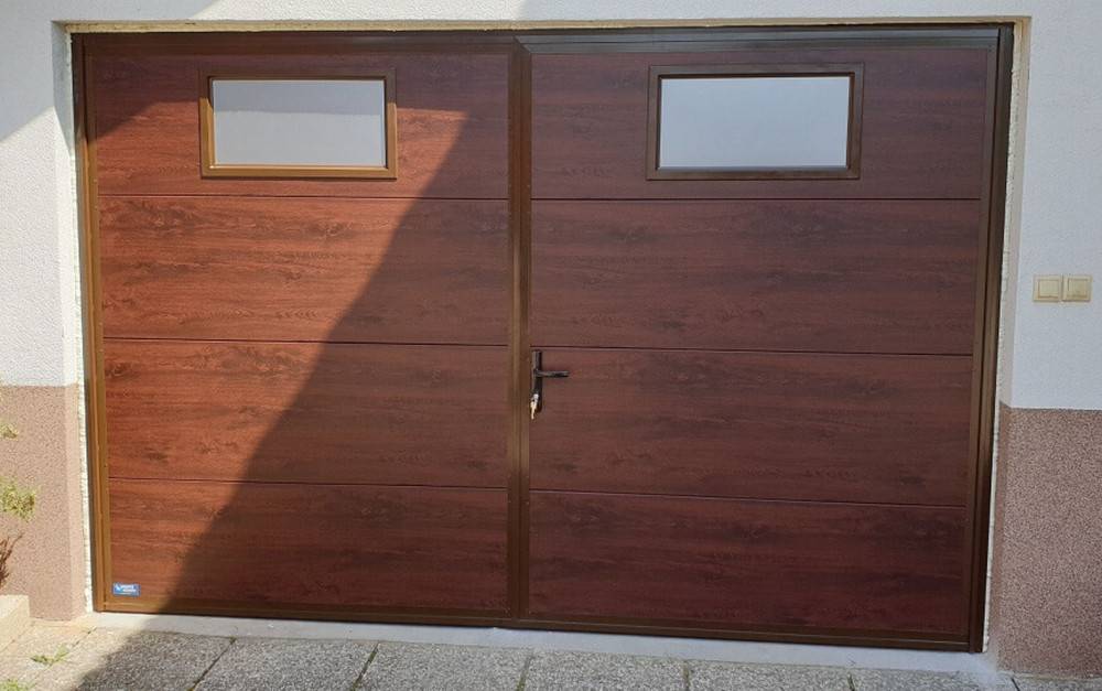 garažna vrata v imitaciji mahagonije