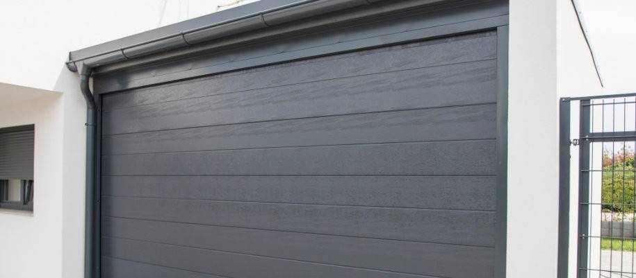 Sekcijska garažna vrata- Kakovostni izolirani paneli